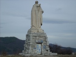 Оскверниха паметника-костница на „Звездата” над Етрополе